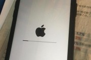 如何强制开机iPhone设备（绕过电源故障的解决方法）