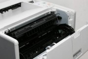 解决打印机显示纸张褶皱的问题（如何处理打印机纸张褶皱及预防措施）