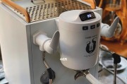 咖啡机水发黄的原因及解决方法（咖啡机水发黄）