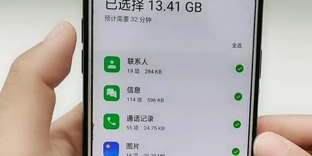 如何将旧手机的照片导入新iPhone？（快速实现照片传输的方法与技巧）