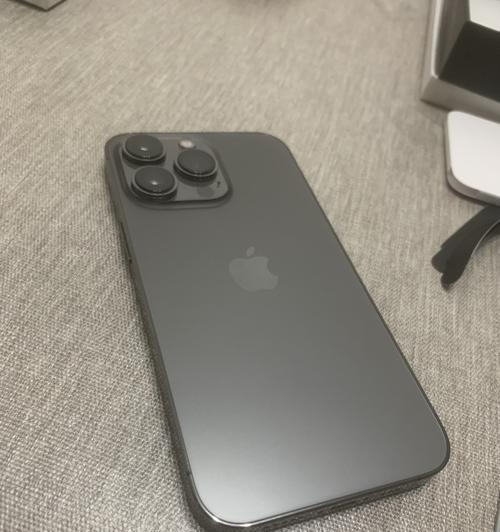 解锁iPhone135G信号的方法（让你的iPhone135G信号无忧无虑）