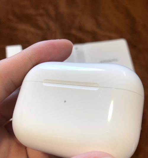 如何辨别真假AirPods？（掌握辨别技巧，避免购买到假冒伪劣产品）