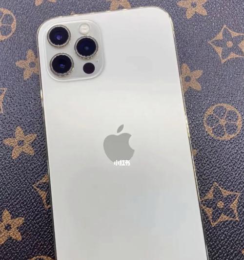 国行iPhone与美版iPhone的区别（深入解析两个版本的iPhone，了解它们的差异与优劣）