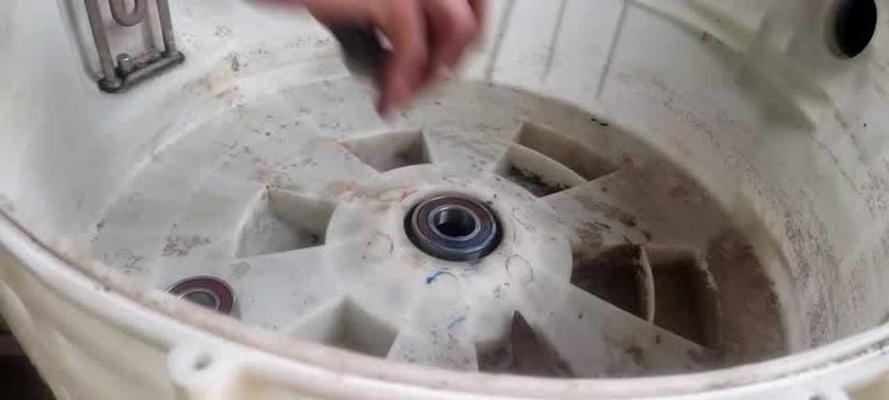 滚筒洗衣机轴承拆解方法详解（轴承维修的步骤和技巧）