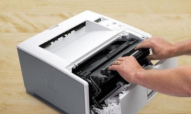 解决打印机不出纸问题的方法（如何应对打印机无纸状态）