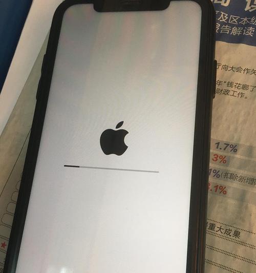 如何强制开机iPhone设备（绕过电源故障的解决方法）